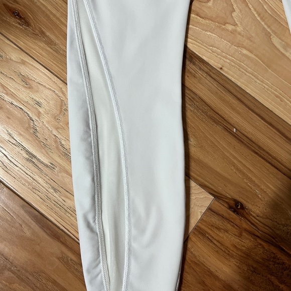 Lululemon White 7/8ths mid-ride leggings. - Picture 5 of 5
